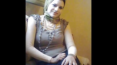سیکسی بیب ویب کیم کے سامنے ننگی سواری کرتی ہے اور چھاتی کے پنجوں کو۔