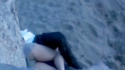 روسی ہم جنس پرستوں کو کوونی کرنے پر مجبور کیا گیا۔ لڑکا بلی چاٹتا ہے۔