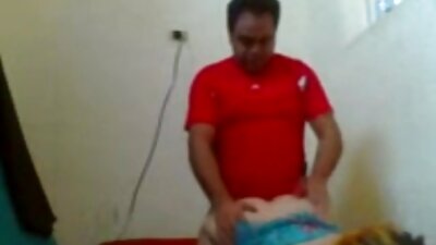 بھاڑ میں جاؤ بلی اور ایک لڑکی کے ساتھ نرم مقعد کتے کے انداز.