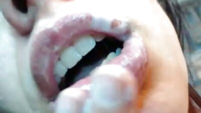 ایک نوجوان سلاو کے ساتھ رولر اور اس کی تنگ بلی کو کریمپی کریں۔