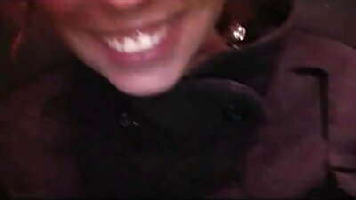 سرمئی آنکھوں والے سنہرے بالوں والی کو چدائی پسند ہے اور orgasm کے بعد لنڈ چوستا ہے۔