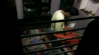 بلی کو چودنے کے دوران کیمرے پر برہنہ فلمایا گیا.