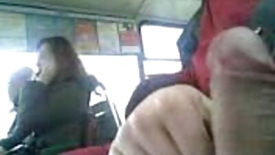 روس کے طالب علم اور طالبہ نے جنگل میں مقعد کو صاف کرتے ہوئے کیچڑ اڑا دیا۔