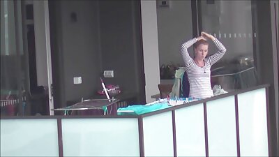 رولر بلیڈ پر ایک اسپورٹی سنہرے بالوں والی ایک پک اپ ٹرک کے ساتھ جھاڑیوں میں ختم ہوگئی۔